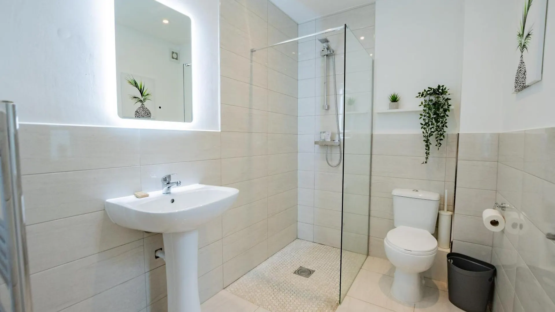 Villa The Large Group House -Sleeps 21 Dublin Ferienhaus