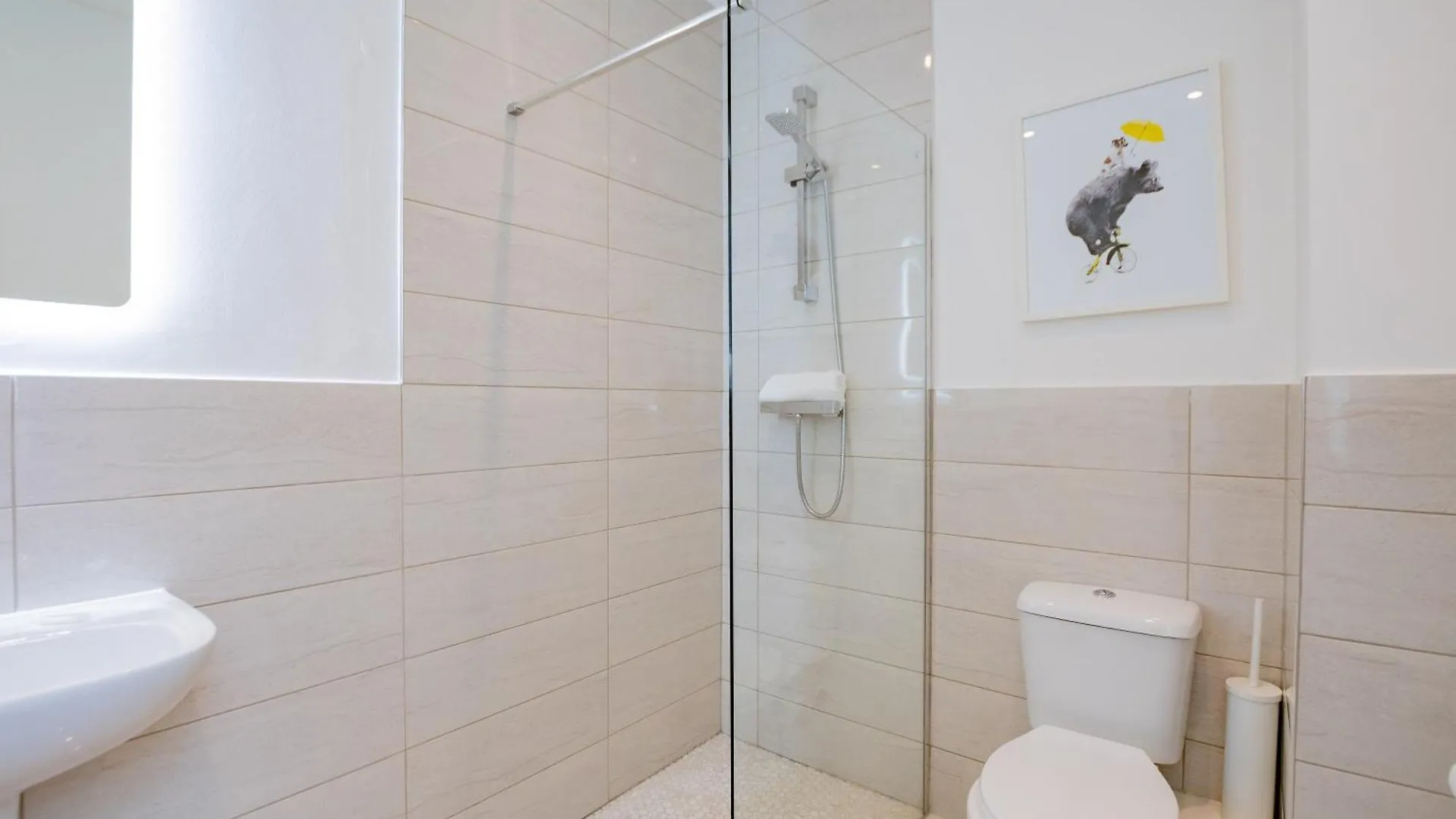 Villa The Large Group House -Sleeps 21 Dublin 0*,  Irland